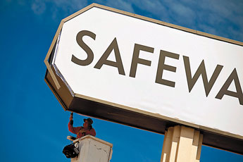 Jim Richey of Yesco repairs the Safeway sign in Gallup on Monday. The sign was one of the victims of Sunday's heavy winds. © 2011 Gallup Independent / Brian Leddy 